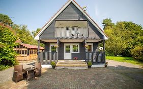Cosy Lakeside Chalet With Option To Add Private Hot Tub